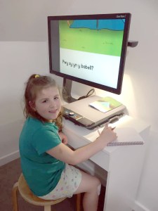 Mari using the Optelec HD